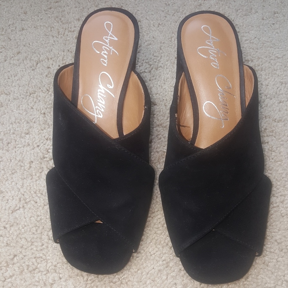 Sandals - Picture 2 of 3